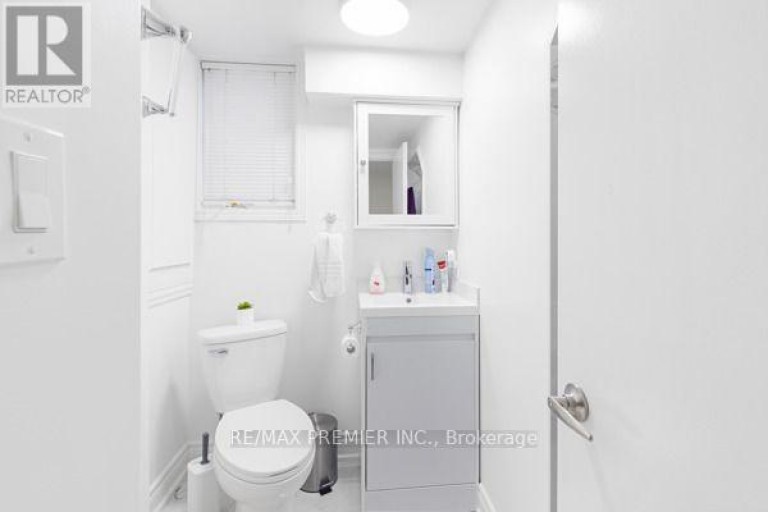 8 - 116 RORY ROAD, Toronto (Maple Leaf), Ontario, M6L3G1