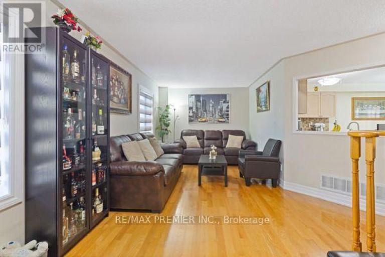 8 - 116 RORY ROAD, Toronto (Maple Leaf), Ontario, M6L3G1
