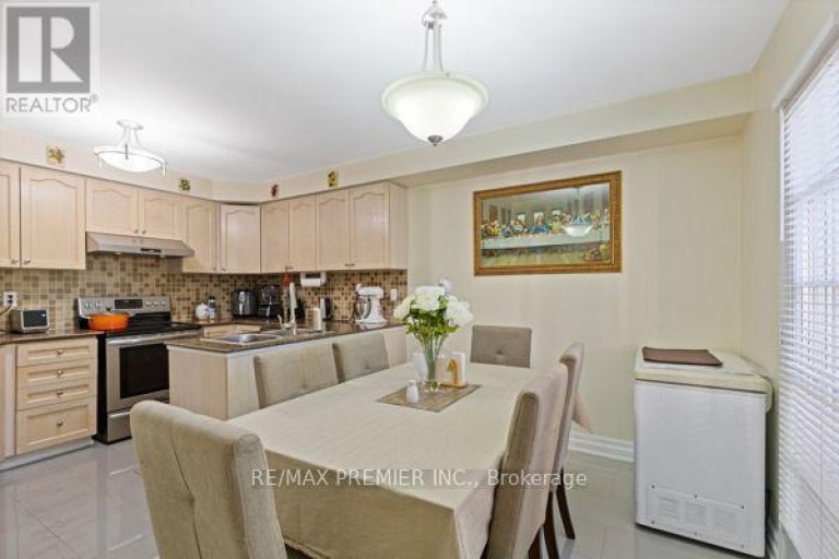 8 - 116 RORY ROAD, Toronto (Maple Leaf), Ontario, M6L3G1