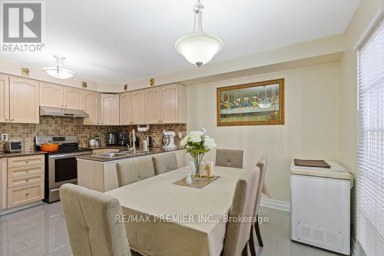 8 - 116 RORY ROAD Toronto (Maple Leaf) Ontario photo 5