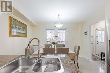 8 - 116 RORY ROAD Toronto (Maple Leaf) Ontario photo 6