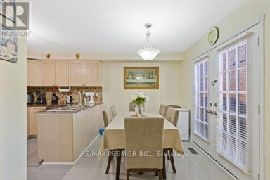 8 - 116 RORY ROAD Toronto (Maple Leaf) Ontario photo 7