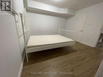 15 HACKETT AVENUE Toronto (York University Heights) Ontario photo 7
