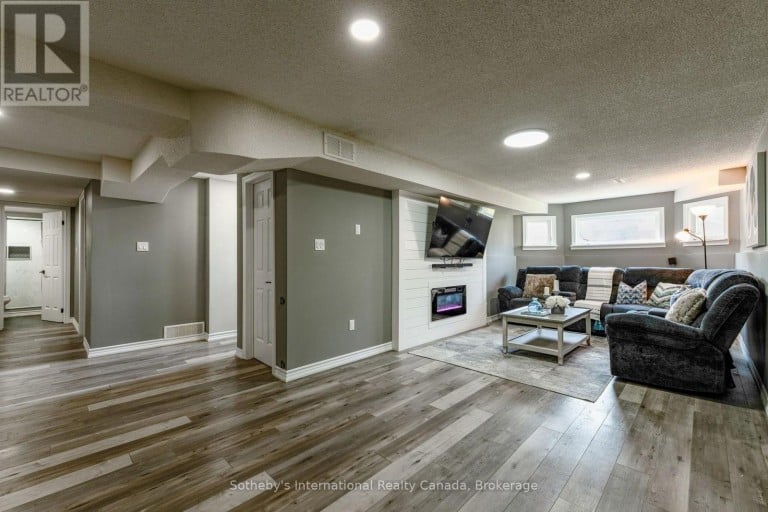 53 ROYAL BEECH DRIVE, Wasaga Beach, Ontario, L9Z1H3