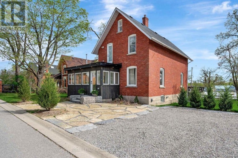 45 OAK STREET, Kawartha Lakes (Fenelon Falls), Ontario, K0M1N0