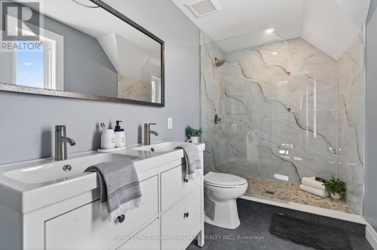 45 OAK STREET, Kawartha Lakes (Fenelon Falls), Ontario, K0M1N0