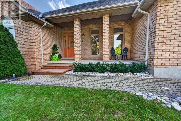 19 WOODLAND DRIVE, Middlesex Centre (Kilworth), Ontario, N0L1R0