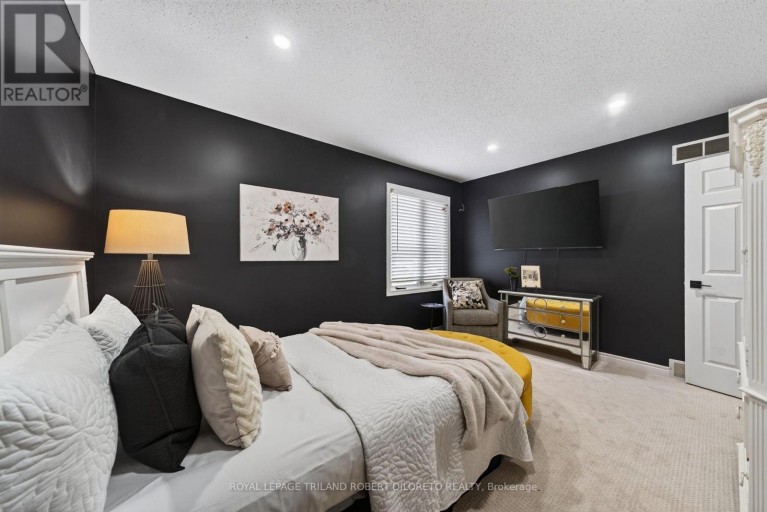 19 WOODLAND DRIVE, Middlesex Centre (Kilworth), Ontario, N0L1R0
