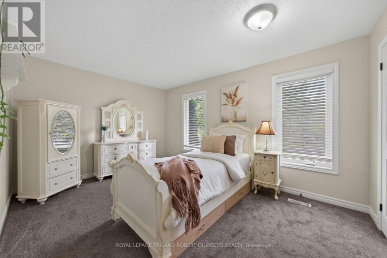 19 WOODLAND DRIVE, Middlesex Centre (Kilworth), Ontario, N0L1R0