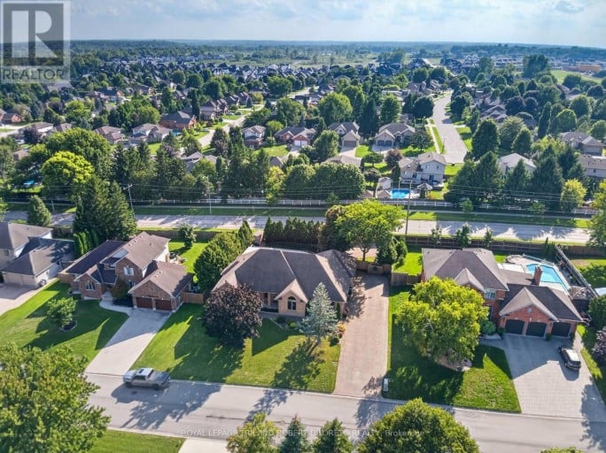 19 WOODLAND DRIVE, Middlesex Centre (Kilworth), Ontario, N0L1R0