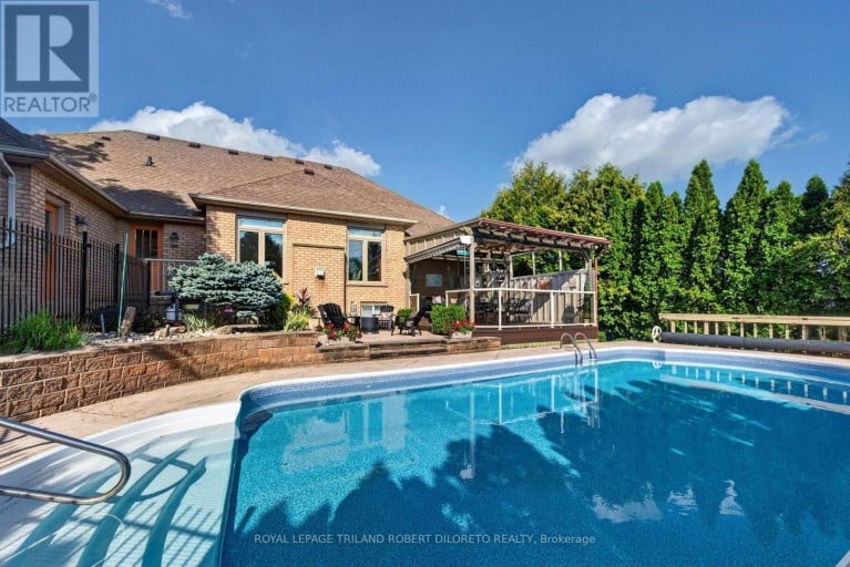 19 WOODLAND DRIVE, Middlesex Centre (Kilworth), Ontario, N0L1R0