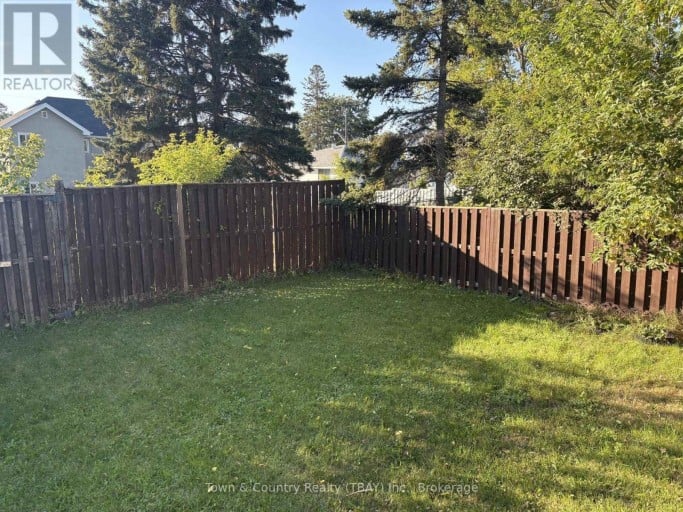 62 ROCKWOOD AVENUE N, Thunder Bay (College Heights), Ontario, P7A6A2