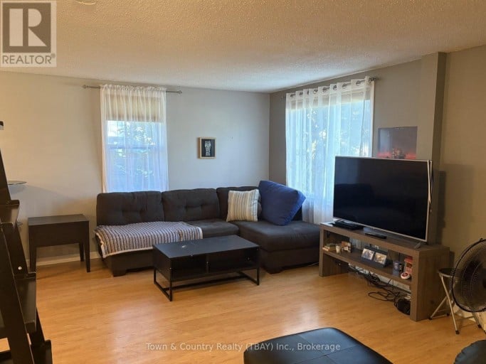 62 ROCKWOOD AVENUE N, Thunder Bay (College Heights), Ontario, P7A6A2