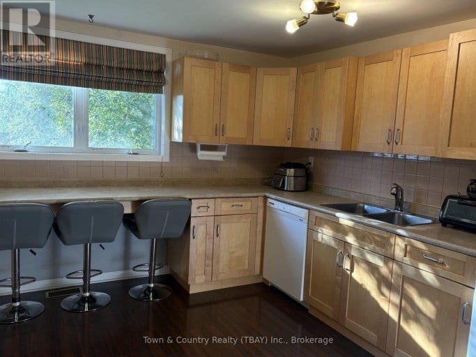 62 ROCKWOOD AVENUE N, Thunder Bay (College Heights), Ontario, P7A6A2