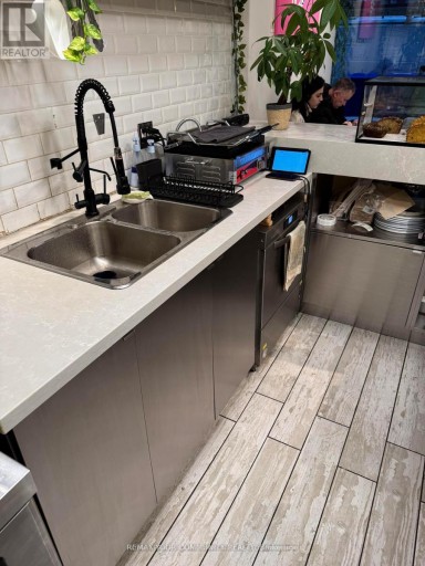 101 - 799 COLLEGE STREET, Toronto (Trinity-Bellwoods), Ontario, M6G1C7