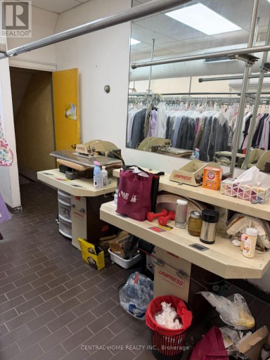 924 EGLINTON AVENUE W, Toronto (Forest Hill North), Ontario, M6C2C2