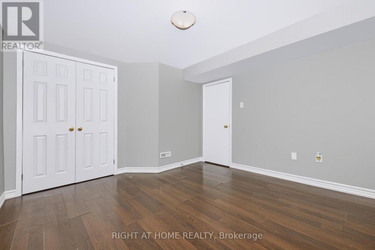 229 BRITANNIA AVENUE, Bradford West Gwillimbury (Bradford), Ontario, L3Z1A4