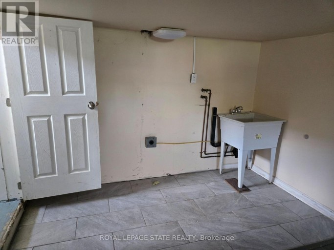 144 BURGAR STREET, Welland (Welland Downtown), Ontario, L3B2S8