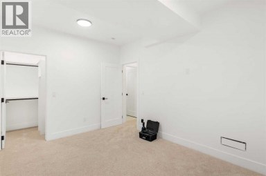 2813 35 Street SW Calgary Alberta photo 43