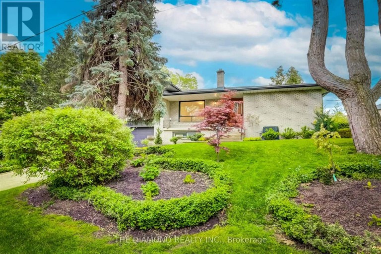 15 GOVERNMENT ROAD, Toronto (Kingsway South), Ontario, M8X1V7