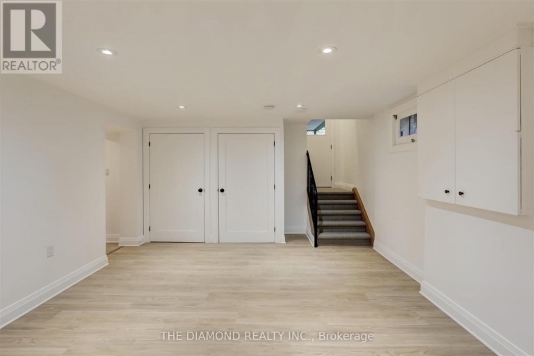 15 GOVERNMENT ROAD, Toronto (Kingsway South), Ontario, M8X1V7