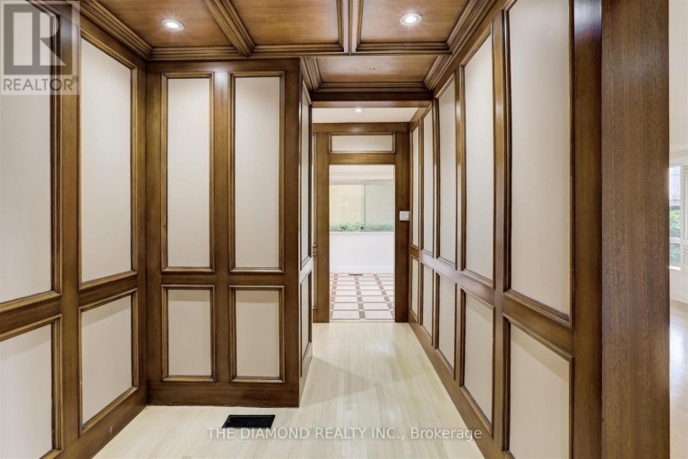 15 GOVERNMENT ROAD, Toronto (Kingsway South), Ontario, M8X1V7