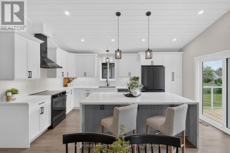 22 MURRAY STREET, Kawartha Lakes (Fenelon Falls), Ontario, K0M1N0