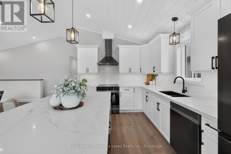 22 MURRAY STREET, Kawartha Lakes (Fenelon Falls), Ontario, K0M1N0