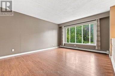 195 NORTH STREET E Orillia Ontario photo 3