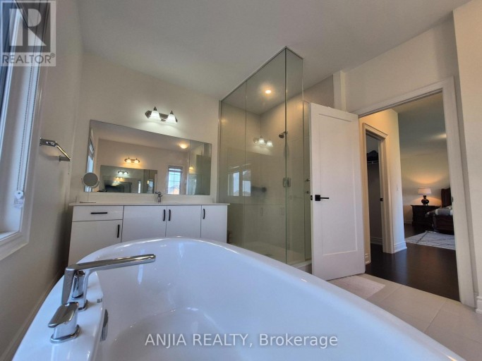 50 MEADOW VISTA CRESCENT, East Gwillimbury (Holland Landing), Ontario, L9N0T4