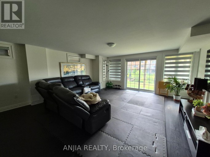 50 MEADOW VISTA CRESCENT, East Gwillimbury (Holland Landing), Ontario, L9N0T4