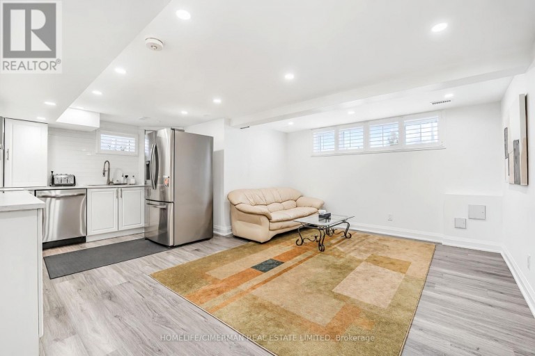 20 LAWRENCE CRESCENT, Clarington (Bowmanville), Ontario, L1C1J4