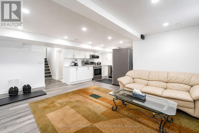 20 LAWRENCE CRESCENT, Clarington (Bowmanville), Ontario, L1C1J4
