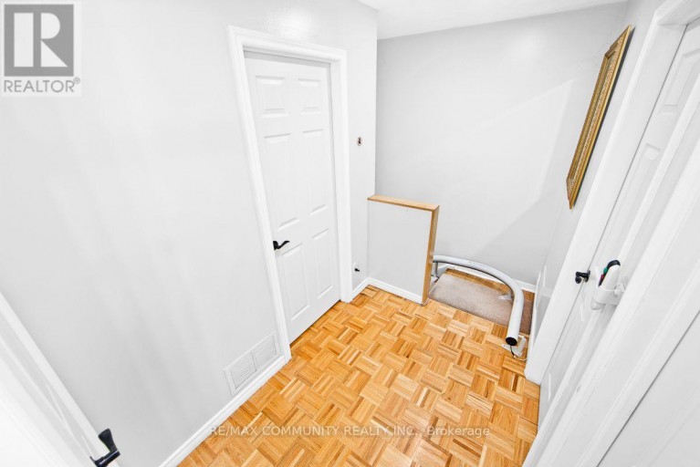 30 STANBRIDGE COURT, Toronto (Malvern), Ontario, M1B2S5