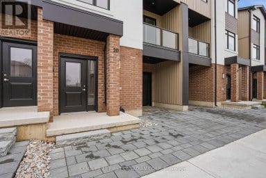 16 - 349 SOUTHDALE ROAD E London South (South W) Ontario photo 3