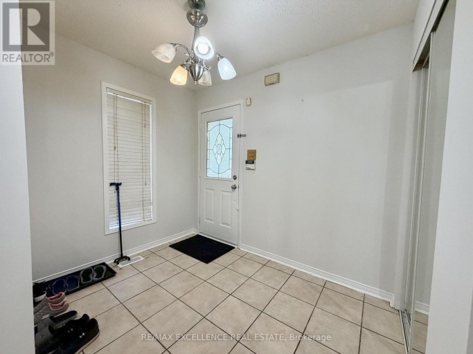 222 VINTAGE GATE, Brampton (Fletcher's Creek Village), Ontario, L6X5B2