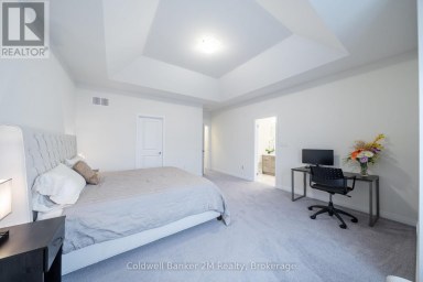 136 OGSTON CRESCENT Whitby Ontario photo 10