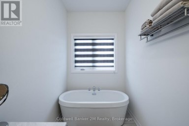 136 OGSTON CRESCENT Whitby Ontario photo 12