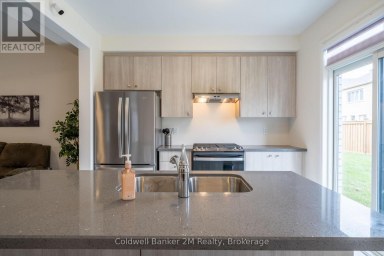 136 OGSTON CRESCENT Whitby Ontario photo 3