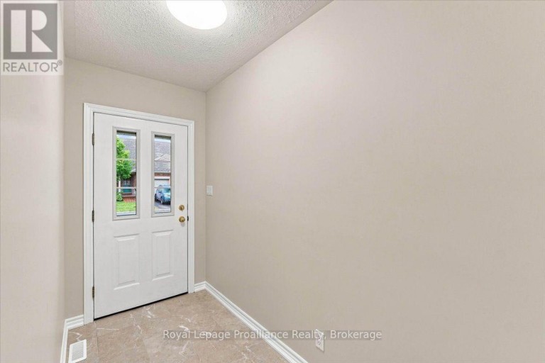 12 - 25 HEARTWOOD DRIVE, Belleville (Belleville Ward), Ontario, K8P5M2