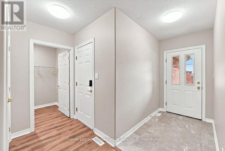 12 - 25 HEARTWOOD DRIVE, Belleville (Belleville Ward), Ontario, K8P5M2