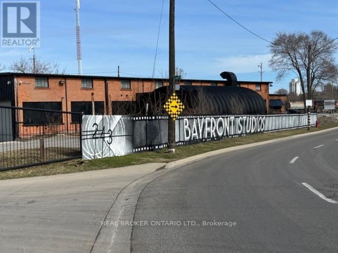 243 QUEEN STREET N, Hamilton (Strathcona), Ontario, L8R3N6