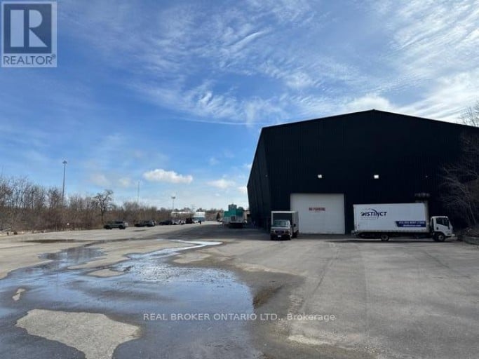 243 QUEEN STREET N, Hamilton (Strathcona), Ontario, L8R3N6