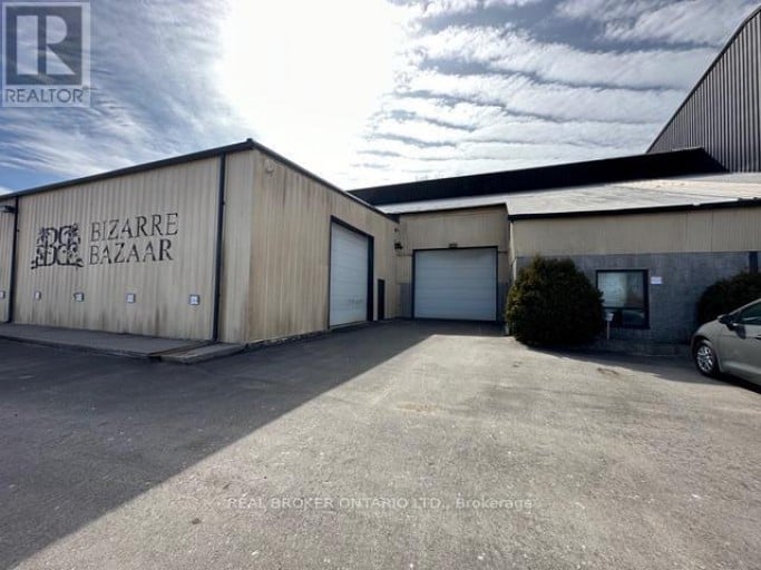 243 QUEEN STREET N, Hamilton (Strathcona), Ontario, L8R3N6