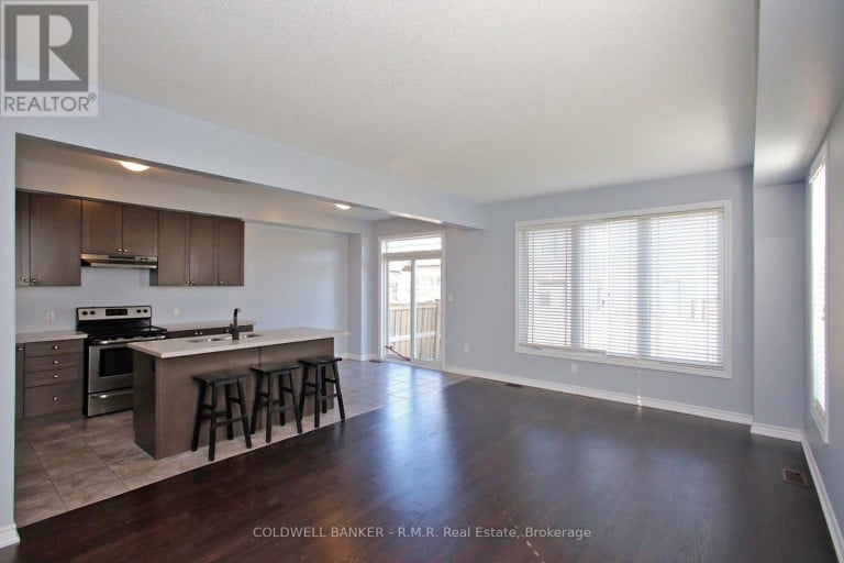 30 MOSES CRESCENT, Clarington (Bowmanville), Ontario, L1C0T7