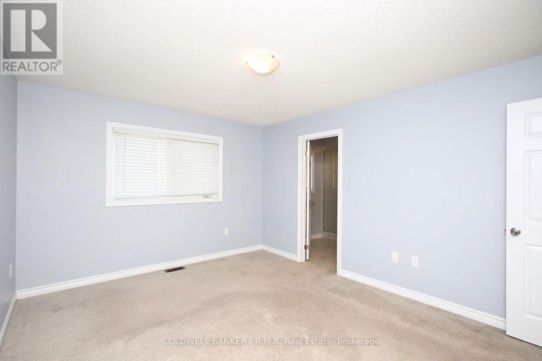 30 MOSES CRESCENT, Clarington (Bowmanville), Ontario, L1C0T7