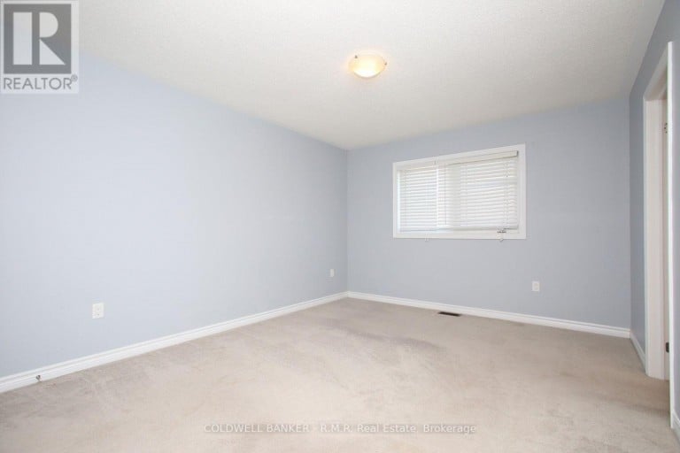 30 MOSES CRESCENT, Clarington (Bowmanville), Ontario, L1C0T7