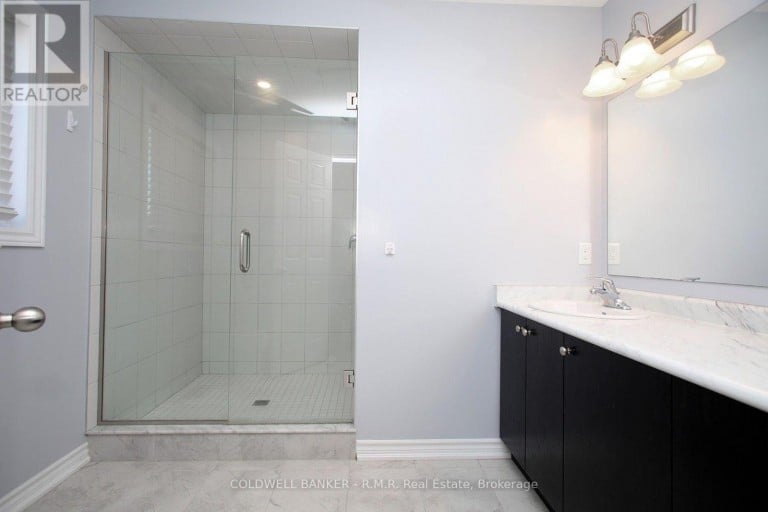 30 MOSES CRESCENT, Clarington (Bowmanville), Ontario, L1C0T7