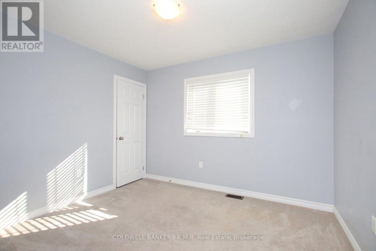 30 MOSES CRESCENT, Clarington (Bowmanville), Ontario, L1C0T7