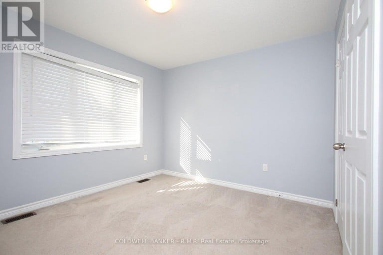 30 MOSES CRESCENT, Clarington (Bowmanville), Ontario, L1C0T7